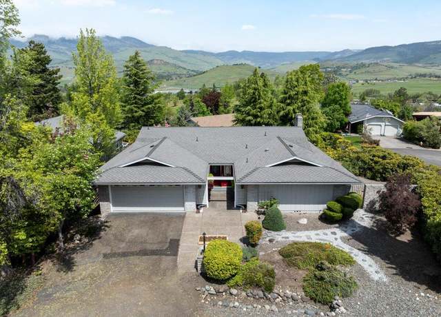 Property at 742 Twin Pines Cir, Ashland, OR 97520, 2 beds, 2 baths