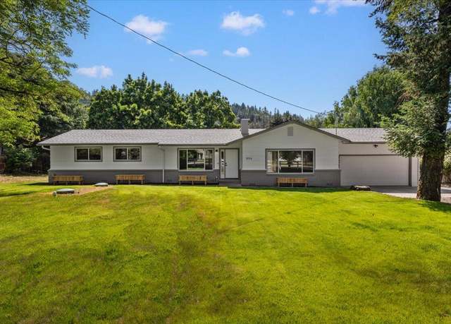 Property at 896 W Evans Creek Rd, Rogue River, OR 97537, 3 beds, 2 baths