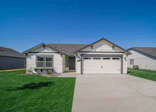 Property at 3324 NW 8th St #86, Redmond, OR 97756, 3 beds, 2 baths