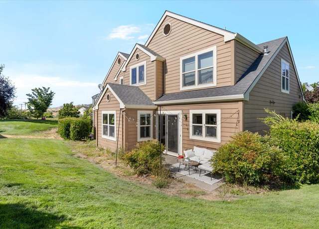 Property at 63 Crocker St, Ashland, OR 97520, 3 beds, 2.5 baths