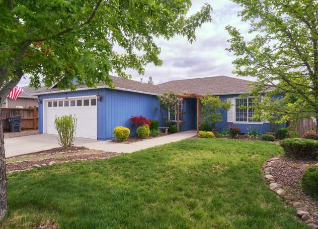 Property at 3878 Strawberry Flds, White City, OR 97503, 3 beds, 2 baths