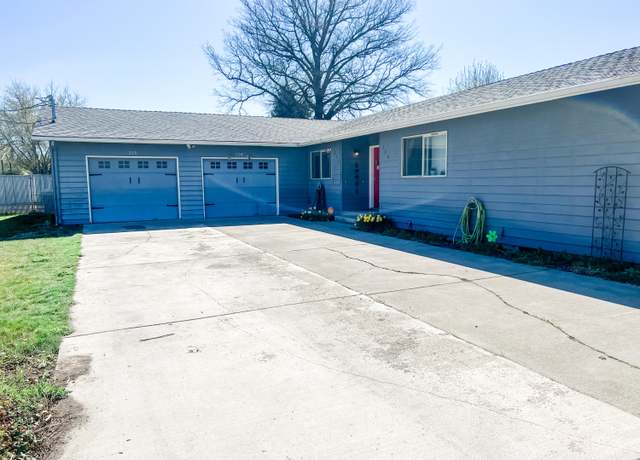Property at 200 NE 7th St, Prineville, OR 97754, 4 beds, 2 baths