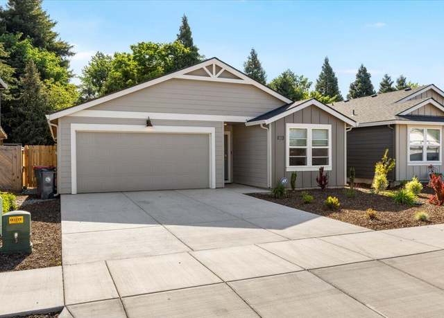 Property at 2810 Bear Cub Dr, Medford, OR 97501, 3 beds, 2 baths