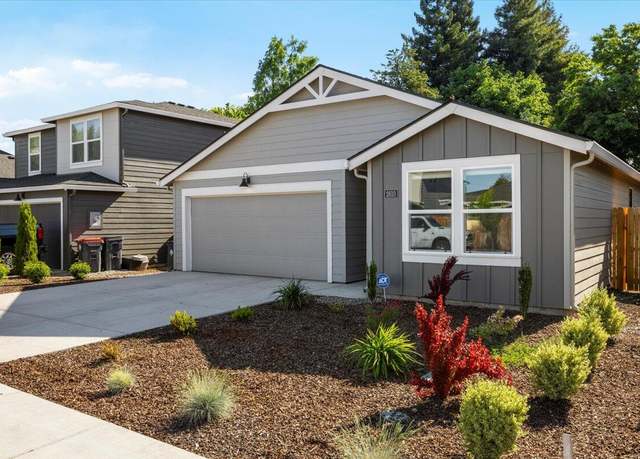 Property at 2810 Bear Cub Dr, Medford, OR 97501, 3 beds, 2 baths