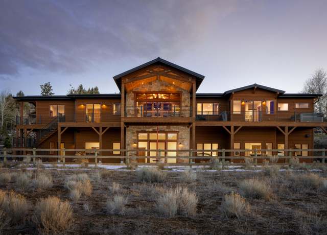 Property at 20334 Arrowhead Dr, Bend, OR 97703, 4 beds, 3.5 baths