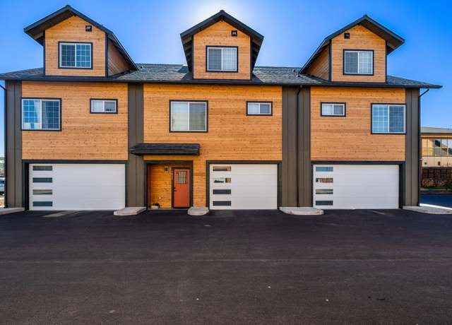 Property at 1431 NW 4th St, Redmond, OR 97756, 6 beds, 7 baths