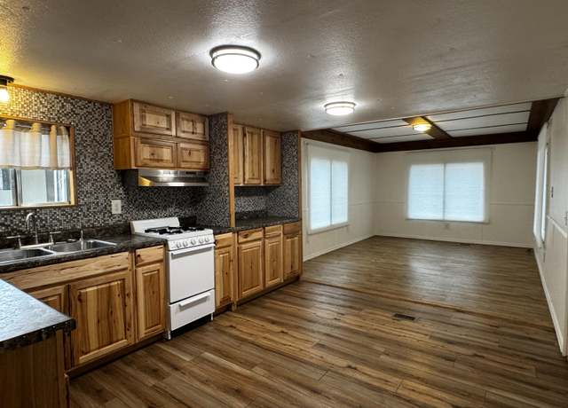 Property at 9566 Old Stage Rd Unit 27, Central Point, OR 97502, 2 beds, 1 bath