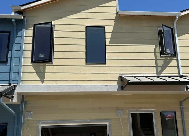 Property at 2028 Sunset Dr #8, Medford, OR 97501, 3 beds, 2.5 baths