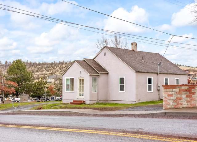 Property at 66 NE Oak St, Madras, OR 97741, 2 beds, 2 baths