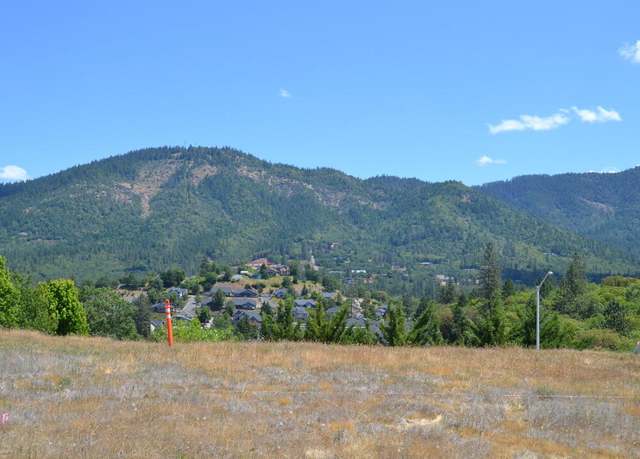 Property at 2070 SE Wyndham Way, Grants Pass, OR 97527