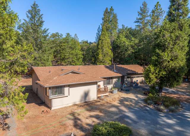 Property at 1030 Red Mountain Dr, Grants Pass, OR 97526, 3 beds, 2 baths