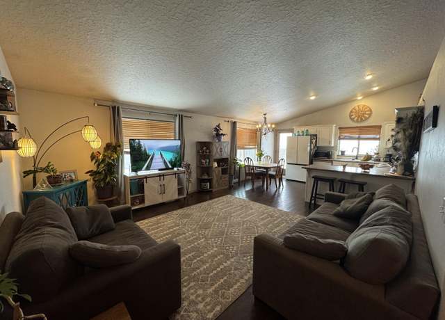 Property at 51287 Riley Ln, La Pine, OR 97739, 3 beds, 2 baths
