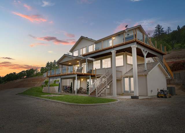 Property at 4002 Dry Creek Rd, Medford, OR 97504, 4 beds, 4.5 baths