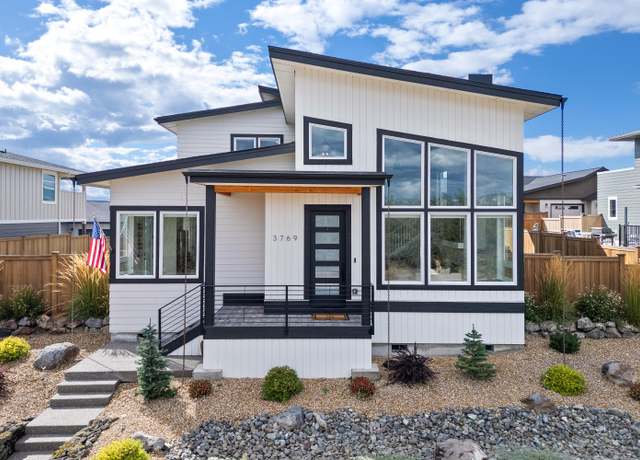Property at 3769 SW 43rd St, Redmond, OR 97756, 4 beds, 2.5 baths