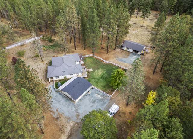 Property at 6380 W Evans Creek Rd, Rogue River, OR 97537, 4 beds, 2.5 baths