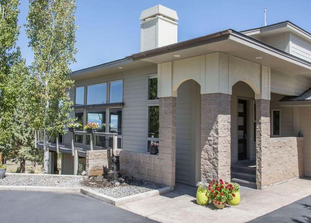 Property at 893 Highland View Loop, Redmond, OR 97756, 3 beds, 3.5 baths