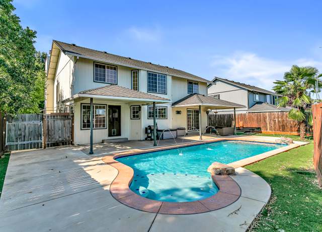 Property at 1098 Gate Park Dr, Central Point, OR 97502, 5 beds, 3 baths