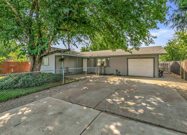 Property at 3026 Avenue G, White City, OR 97503, 3 beds, 1 bath