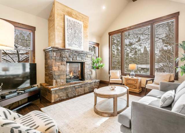 Property at 60515 Snap Shot Loop, Bend, OR 97702, 4 beds, 4.5 baths