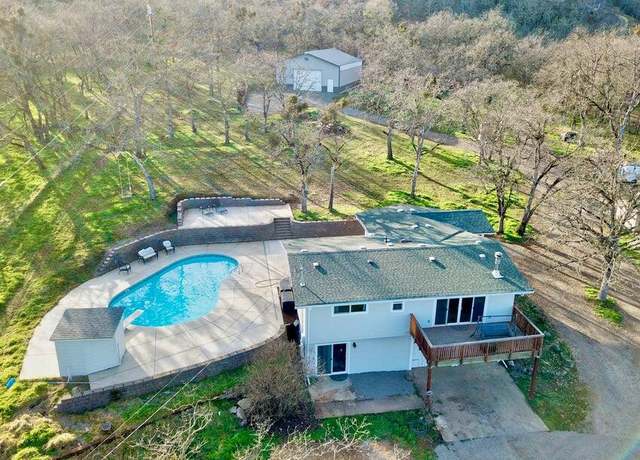 Property at 6169 Tamarack Ln, Central Point, OR 97502, 3 beds, 2 baths