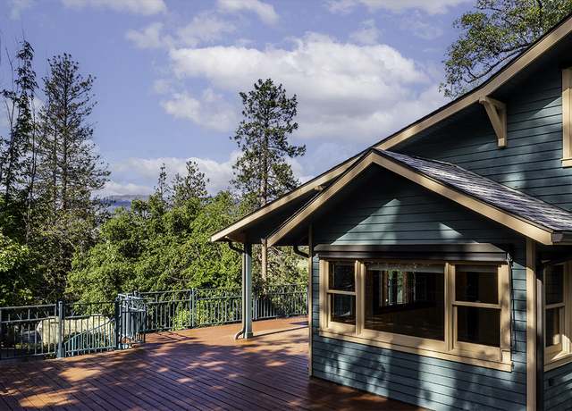 Property at 1320 Prospect St, Ashland, OR 97520, 6 beds, 4 baths