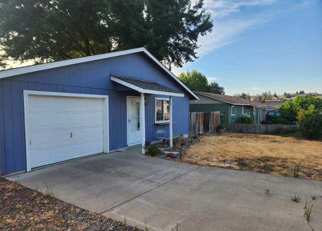 Property at 28 NE Hillcrest St, Madras, OR 97741, 3 beds, 2 baths