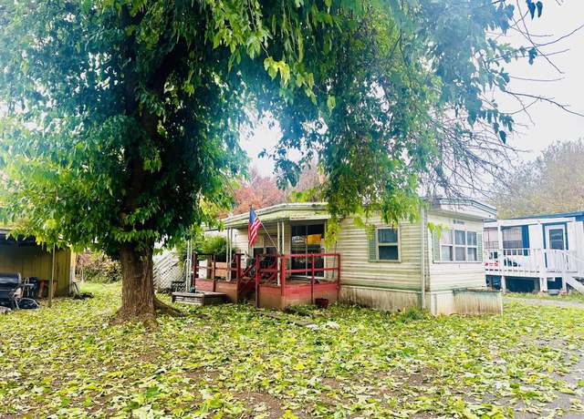 Property at 233 S Shasta Ave Unit 7, Eagle Point, OR 97524, 2 beds, 1 bath