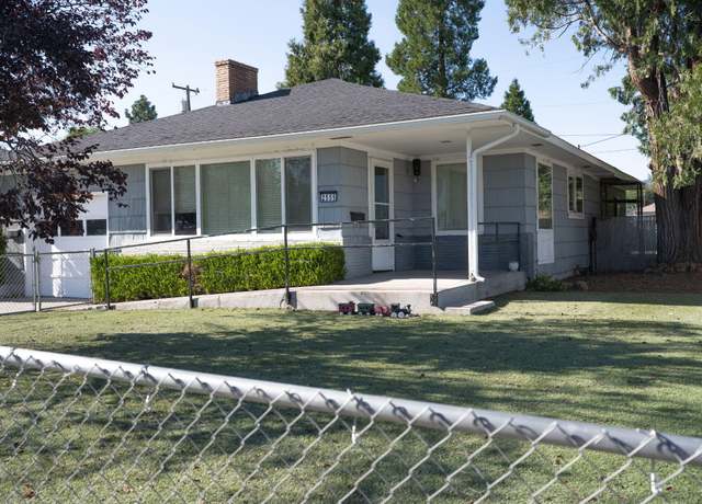 Property at 2555 Eberlein Ave, Klamath Falls, OR 97601, 2 beds, 2 baths