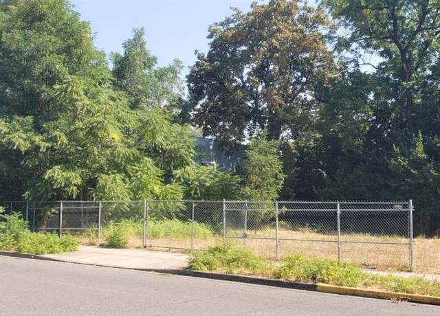 Property at 207 SW Oak St, Grants Pass, OR 97526