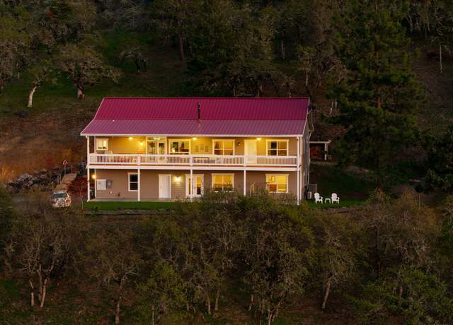 Property at 1011 Wren Ridge Dr, Eagle Point, OR 97524, 5 beds, 3 baths