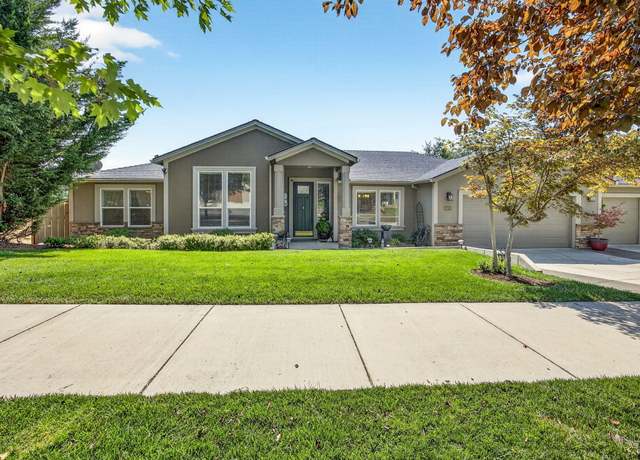 Property at 4408 Vista Pointe Dr, Medford, OR 97504, 4 beds, 2 baths