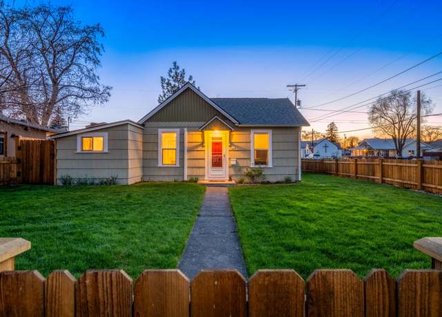 Property at 305 SW 9th St, Redmond, OR 97756, 2 beds, 1 bath