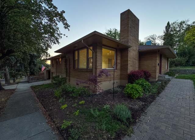 Property at 800 Pacific Ter, Klamath Falls, OR 97601, 3 beds, 3 baths