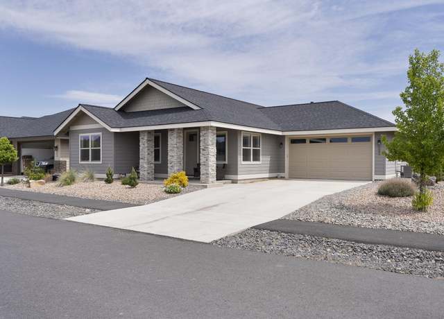 Property at 2646 NW 25th St, Redmond, OR 97756, 3 beds, 2 baths