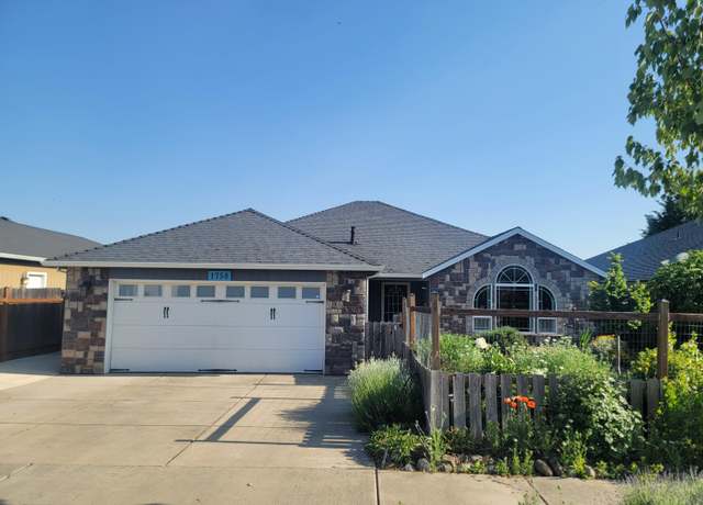 Property at 1750 Hondeleau Ln, Medford, OR 97504, 3 beds, 2 baths