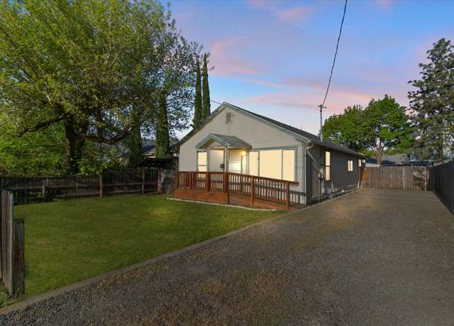 Property at 32 Lincoln St, Ashland, OR 97520, 3 beds, 2 baths