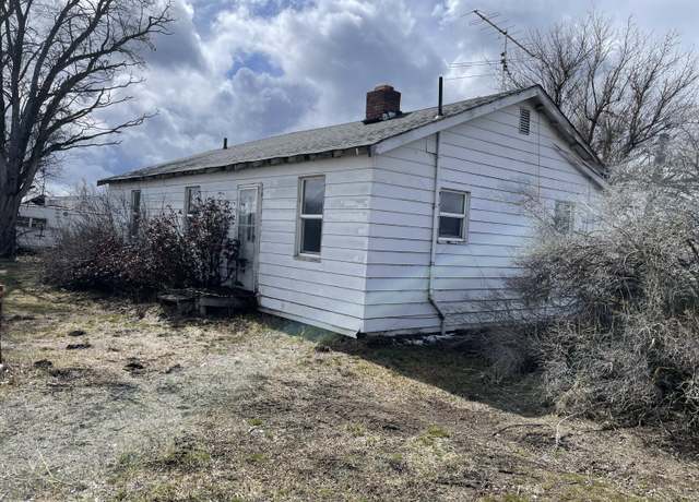 Property at 1220 Joe Wright Rd, Klamath Falls, OR 97603, 2 beds, 1 bath