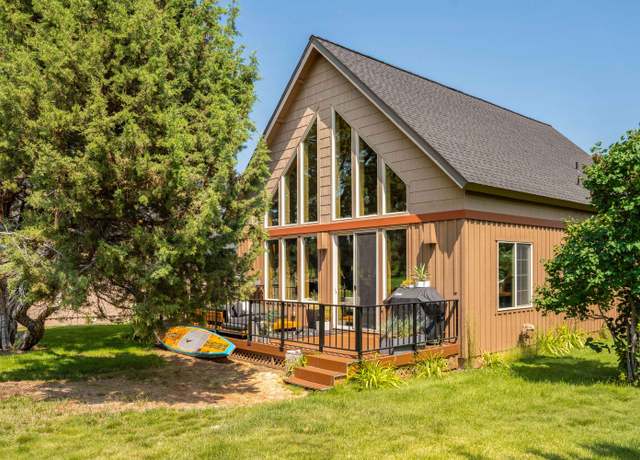 Property at 8655 Red Wing Ln, Redmond, OR 97756, 3 beds, 2 baths