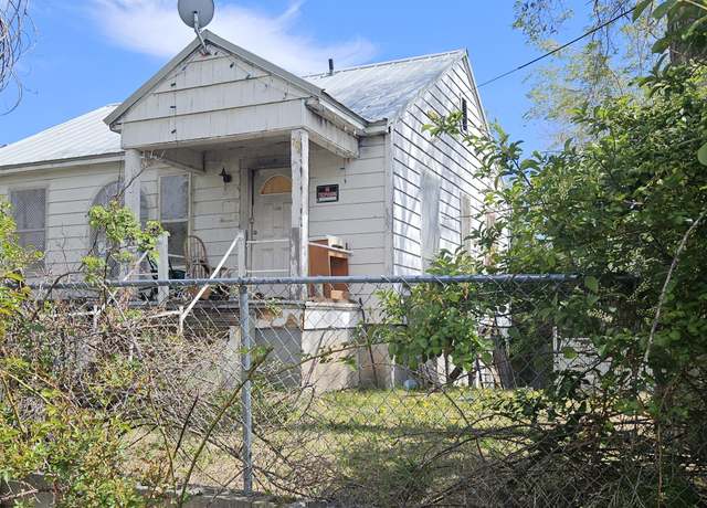 Property at 704 Fulton St, Klamath Falls, OR 97601, 2 beds, 2 baths