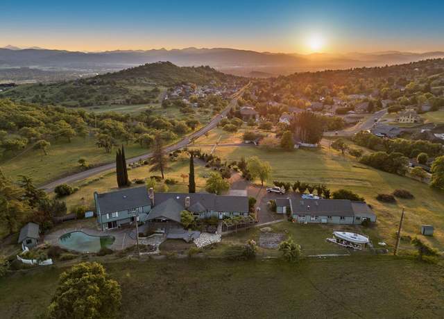 Property at 5495 Hillcrest Rd, Medford, OR 97504, 5 beds, 3.5 baths