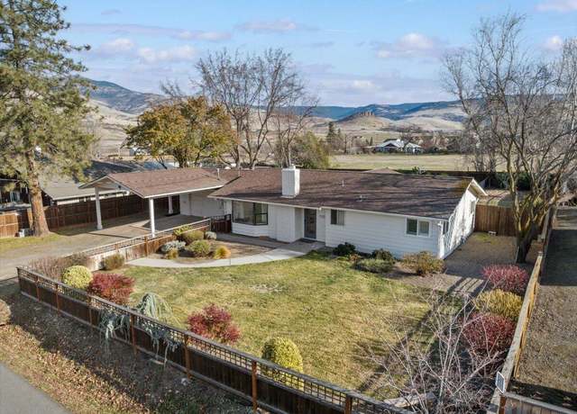Property at 120 Clay St, Ashland, OR 97520, 3 beds, 1.5 baths