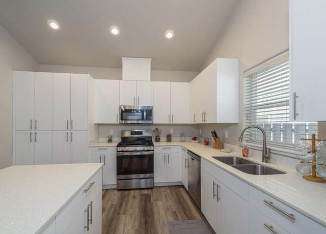 Property at 16662 Cabin Lake Ln, La Pine, OR 97739, 3 beds, 2 baths