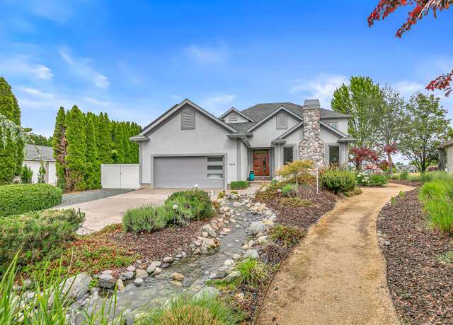 Property at 142 Prairie Landing Dr, Eagle Point, OR 97524, 4 beds, 3 baths