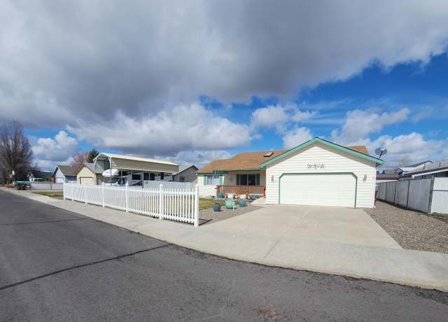 Property at 1217 SE 4th St, Prineville, OR 97754, 3 beds, 2 baths