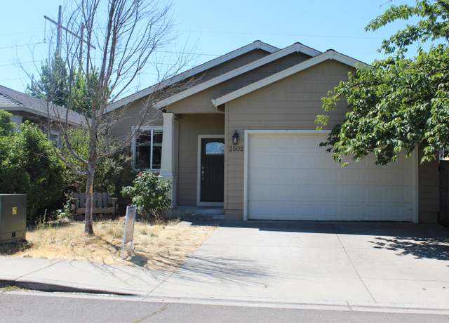 Property at 2502 Agate Meadows Dr, White City, OR 97503, 3 beds, 2 baths