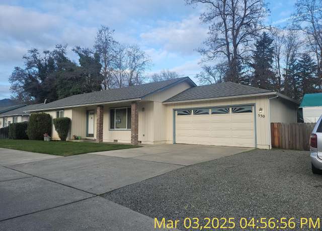 Property at 530 E Park St, Grants Pass, OR 97527, 3 beds, 2 baths