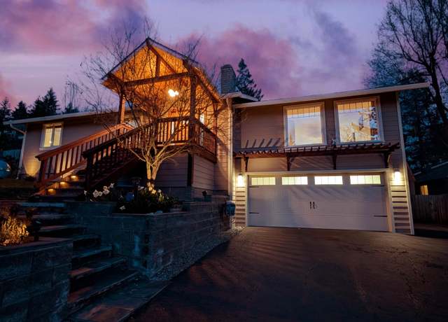 Property at 1594 Angelcrest Dr, Medford, OR 97504, 3 beds, 2.5 baths