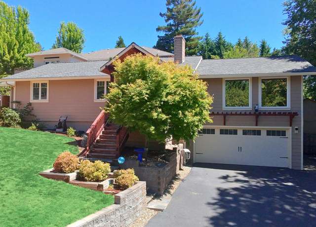 Property at 1594 Angelcrest Dr, Medford, OR 97504, 3 beds, 2.5 baths