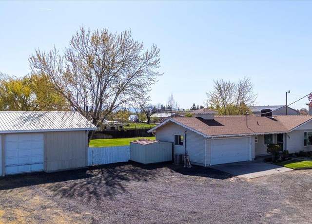 Property at 270 NW 19th St, Redmond, OR 97756, 3 beds, 1.5 baths