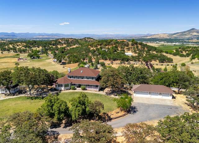 Property at 5311 Pioneer Rd, Medford, OR 97501, 3 beds, 3.5 baths